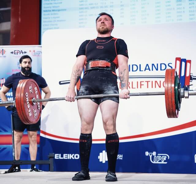 Nik deadlifting 200kg